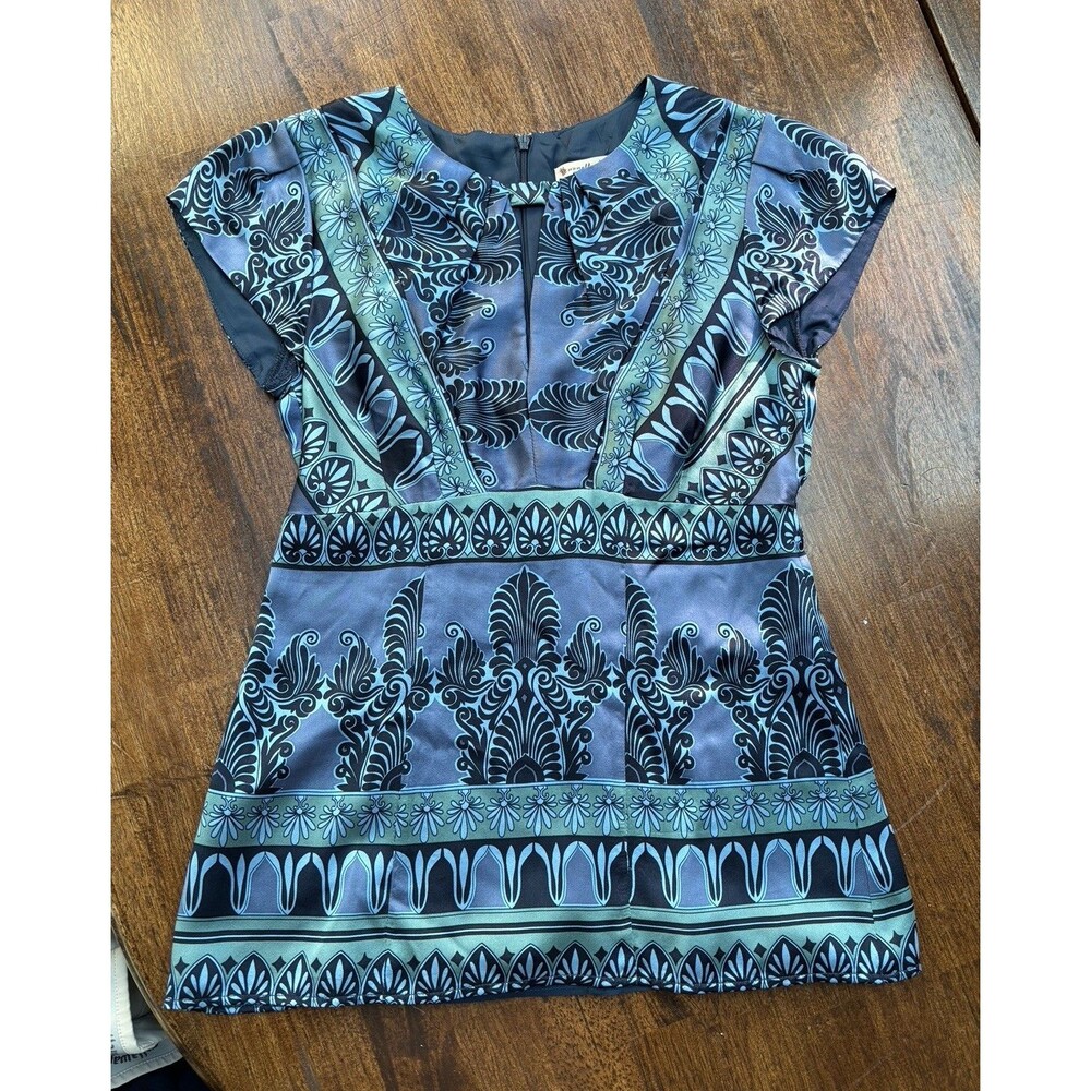 100% Silk Nanette Lepore Size 2 Floral Antique inspired Cap Sleeve Top
